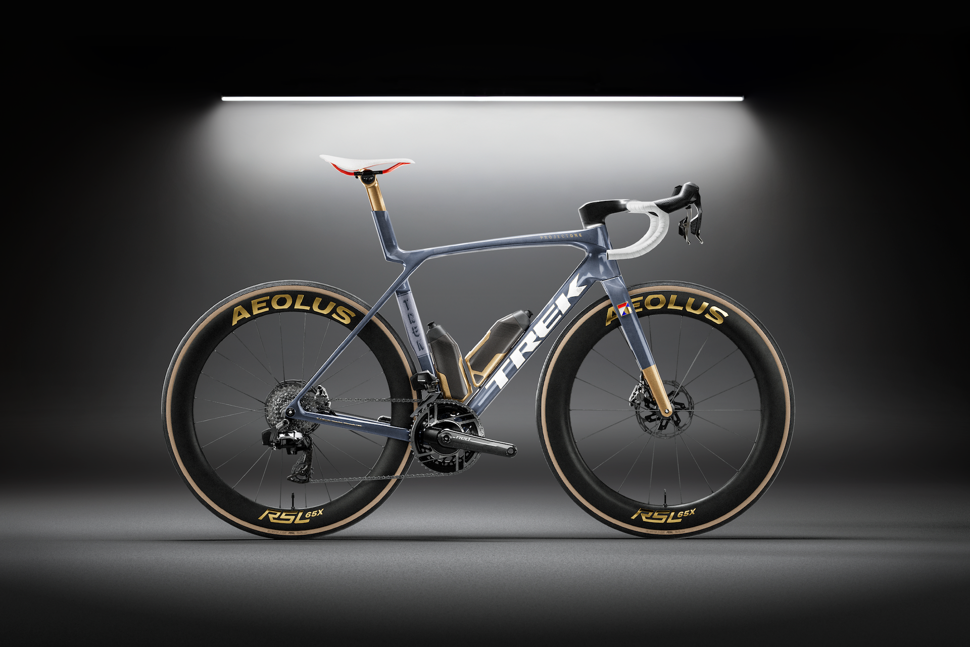 Madone SLR 9 AXS Gen 8 - No. 76 ICON